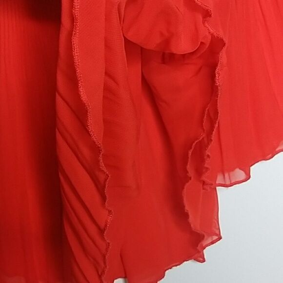 Romeo & Julie Red Chiffon Accordion Style Top L - Picture 7 of 8
